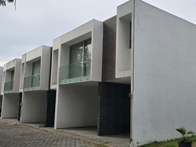 CASA JUNTO A ÁREA VERDE EN PRIVADA CERRADA CON PORTÓN ELÉCTRICO
