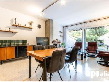 CASA JUNTO HOTEL URPÍ DE SABADELL, CREU ALTA