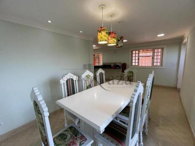 Casa Jacareí Jardim Mesquita 4 Dormitórios 336m²
