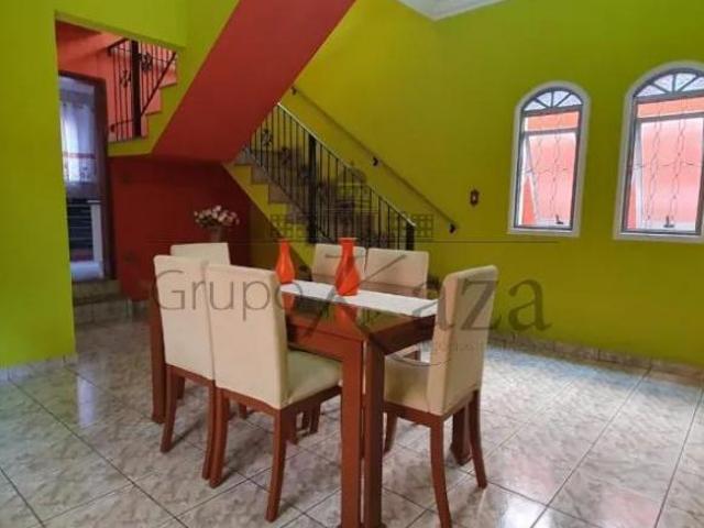 Casa Jacareí Jardim Terras de São João 3 Dormitórios 180m²