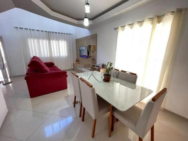 Casa Jardim Terras de São João 4 Dormitórios 270m²