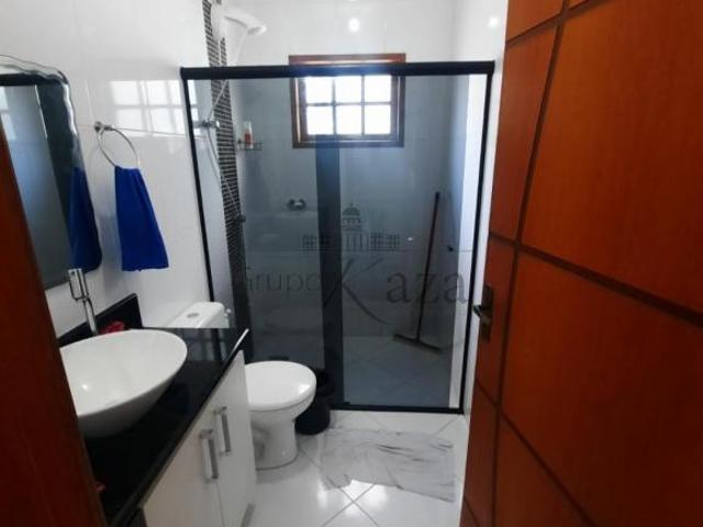 Casa Jardim Terras de Santa Helena Jacareí 4 Dormitórios 166,82m²