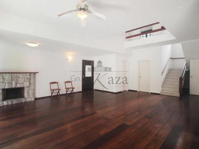 Casa Jardim Vitoria Regia 3 Dormitórios 318m²