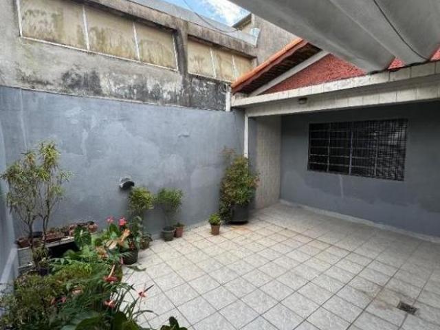Casa Jardim Zaira, 2 Dormitórios, 2 Vagas,150m² de área