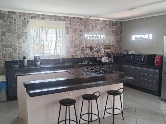 Casa Jardim Colonial 6 Dormitórios 300m²