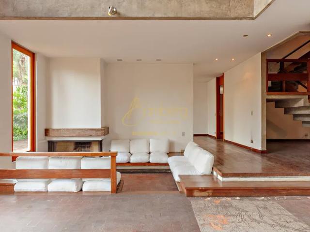 Casa Jardim Cordeiro, terreno de 859m², 505m²de construida, 5 dormitórios, 2 suites