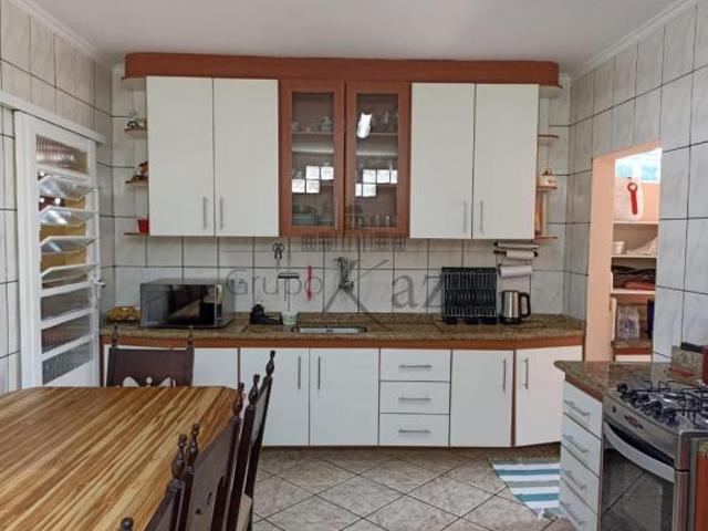 Casa Jardim Souto 2 Dormitórios 90m²
