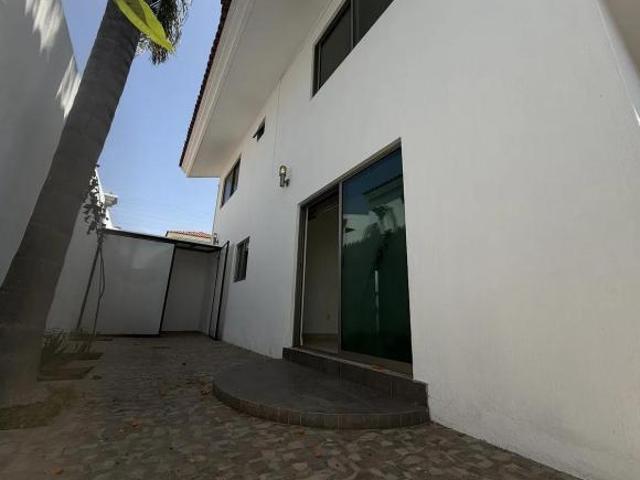 CASA JARDIN REAL