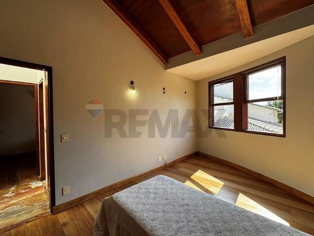 Casa Luxuosa com Piscina na Pampulha, BH!