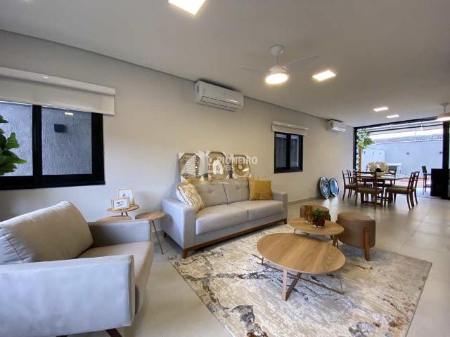 Casa luxuosa à venda em Juquehy, 4 suítes a 500 m da praia