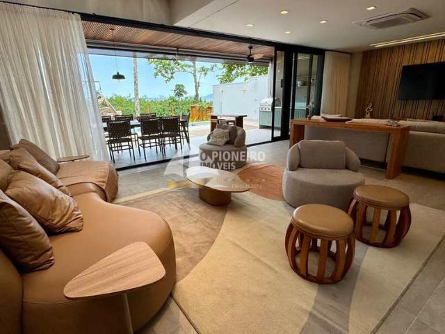 Casa luxuosa frente mar na praia de toque toque pequeno