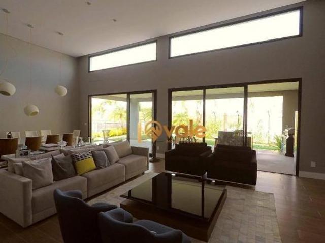 Casa Luxuosa Urbanova a venda, terreno 1400 metros². 4 suítes amplas São Jose dos Campos