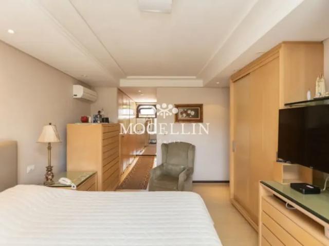 Casa Luxuosa à Venda e locação em Santa Felicidade, Curitiba/ Mocellin Imóveis