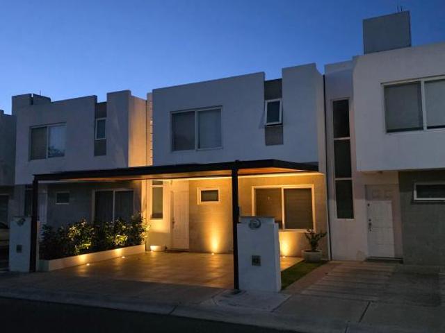 Casa Laurel