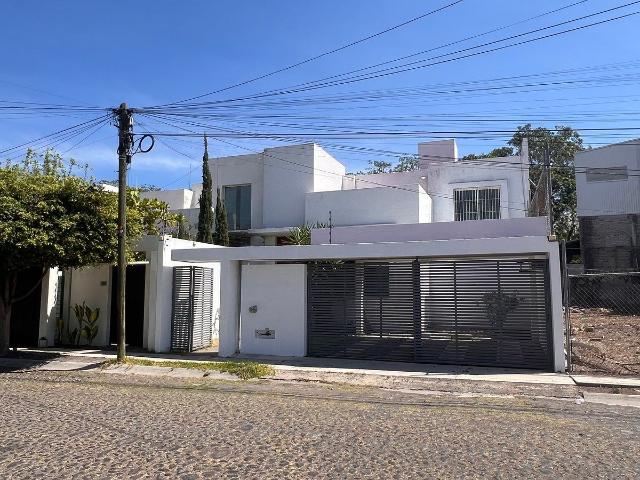 Casa Leonilo Chavez