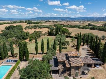Casa Leonina è un elegante casale in pietra restaurato situa. 210m² Cortona