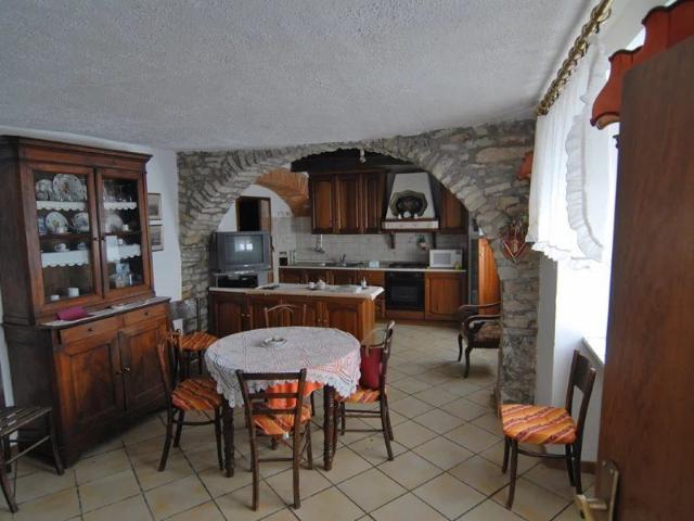 Casa libera su tre lati con terrazzo e garage 226m² Murazzano