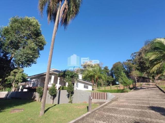 CASA LINDA COM AMPLO TERRENO PRÓXIMA DA RS 122