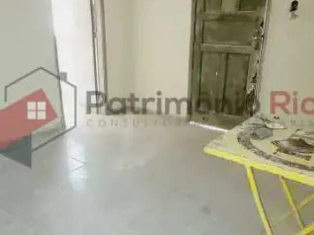 Casa Linear vazia com quintal 02 quartos laje livre aceitando financiamento!
