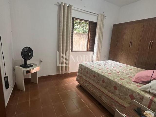 Casa Linear com 5 Quartos e Garagem para 4 Carros