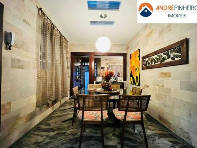 Casa Linear de Alto Padrão com 5 Quartos 1 Suíte e 4 Vagas no Bairro Itapoã em BH MG!