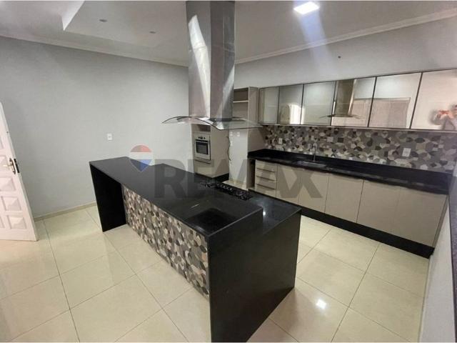 Casa linear em penedo para locação 4 quartos e piscina