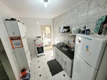 Casa linear independente com amplo quintal em terreno de 360m Aceita financiamento