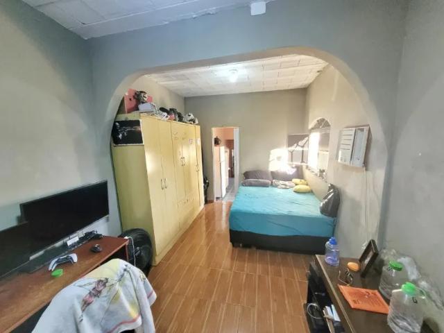 Casa linear independente com amplo quintal em terreno de 360m Aceita financiamento