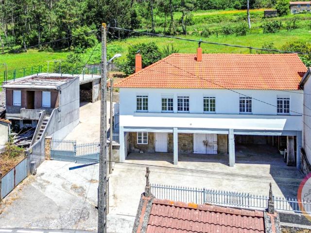 ¡Casa lista para entrar con 1.005 m2 de terreno cerrado en Cabana de Bergantiños A Coruña por 159.990€!