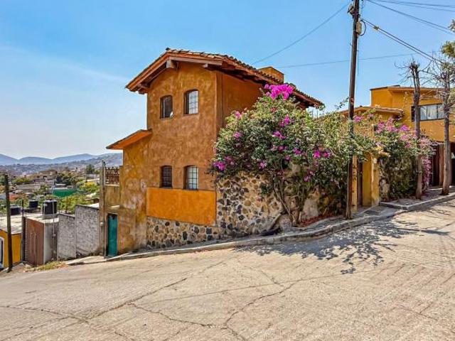 CASA LISTA PARA OPERAR COMO OFICINA SOBRE CALLE, A 5 MIN DEL TEC MILENIUM JIUTEPEC