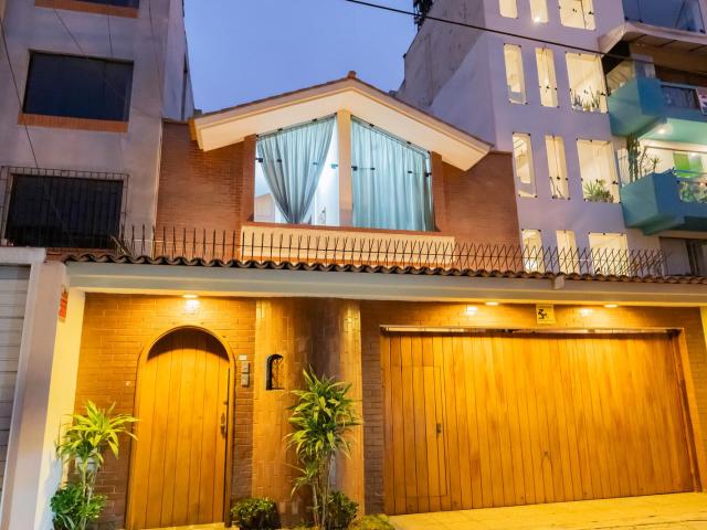Casa lista para mudarse en Velasco Astete Surco