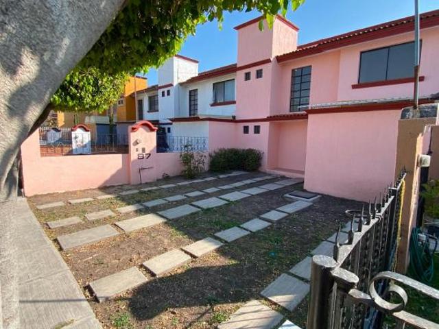 Casa Lista para Reestrenar en Rinconada de Los Pirules 7 min caminando del Tec