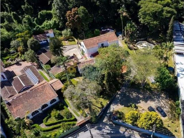 Casa Locação Comercial e Residencial no Centro de Petrópolis com 6.115 m² de terreno e 850 m² área construida
