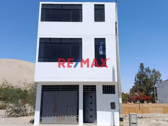 Casa Local Comercial Moderna En Venta – Urb. Posada Del Sol | 3 Pisos