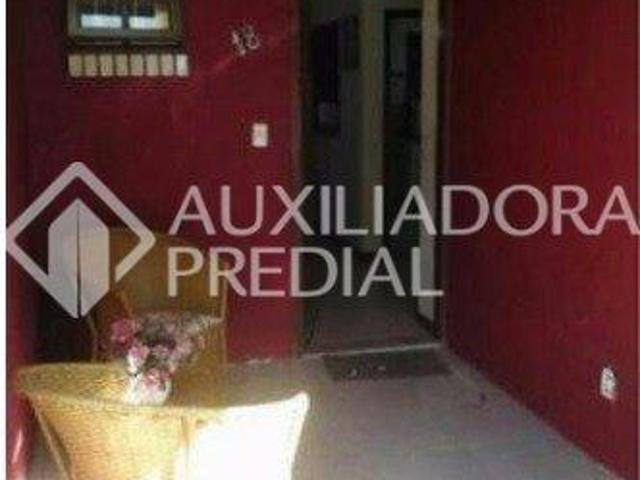 Casa localizada em condomínio fechado no Guarujá