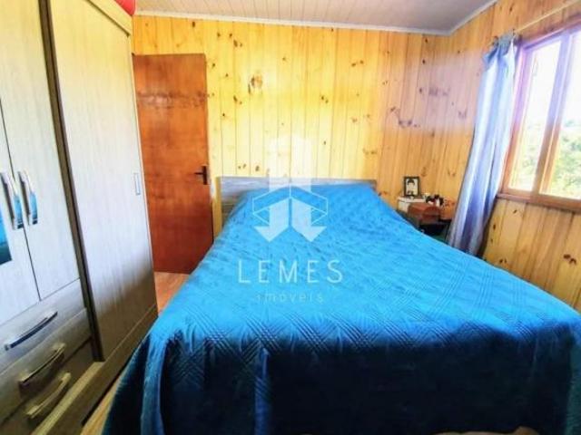 CASA LOCALIZADA NO 100 DA LEOPOLDINA, EM MONTE BELO, COMPOSTA POR: UM DORMIT