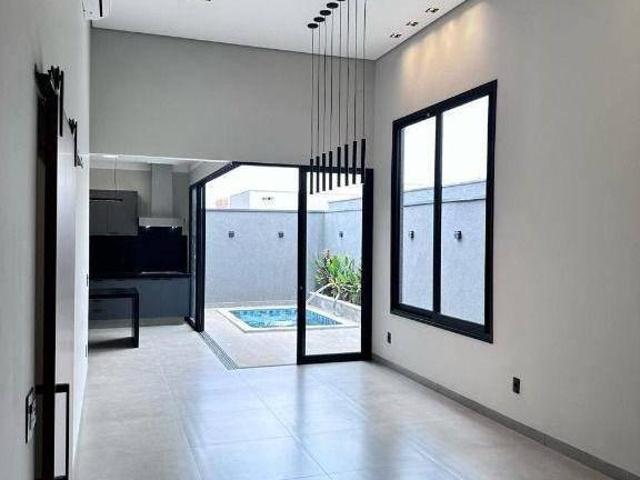 Casa localizada no Setlife I, Mirassol com 3 suítes e 2 vagas de garagem / Próximo a Rod Washington