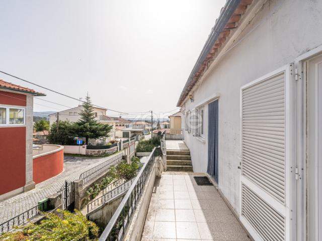 Casa localizada na região de Neves, em Vila de Punhe