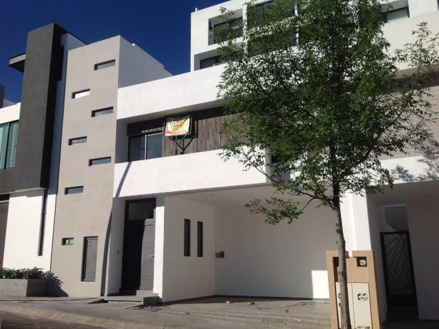 Casa LOMAS DEL PEDREGAL
