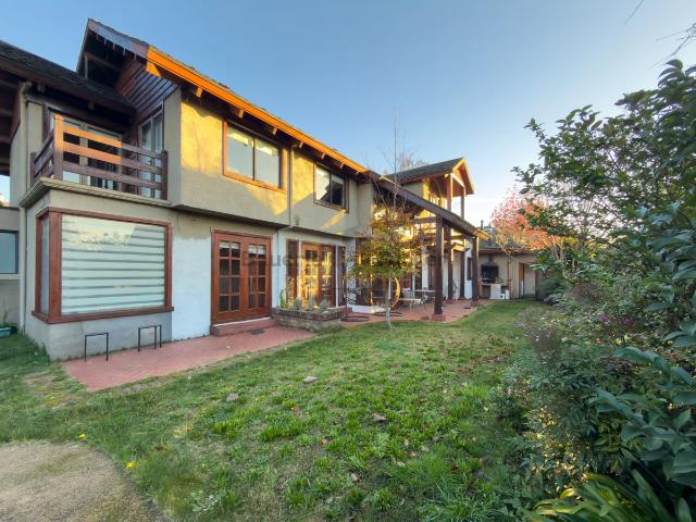 Casa lomas san andres 2 pisos 5d 3b 1est 1 dorm servicio