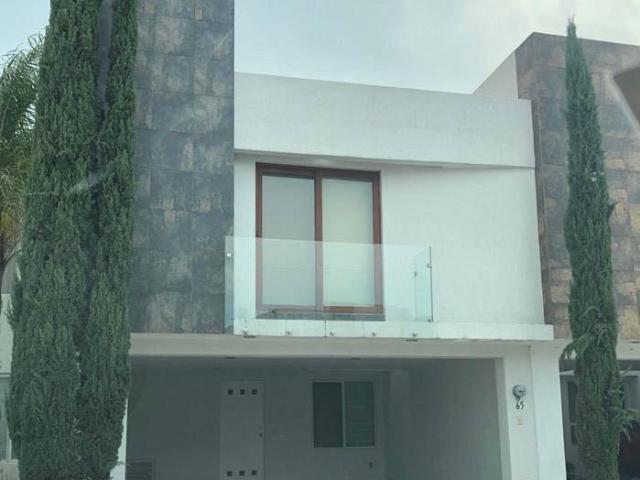 Casa Puerta de Piedra