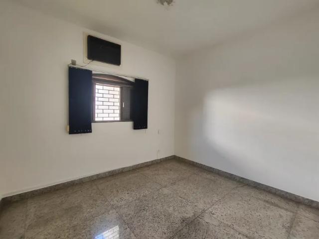 Casa p/ clínicas ou escritórios – 180m² e localização estratégica