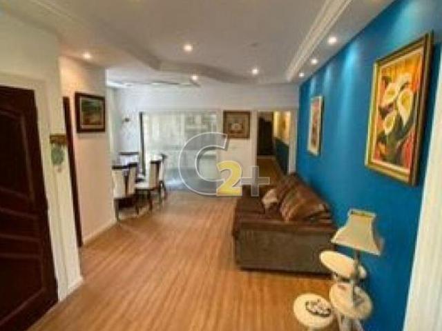 Casa padrão à venda na Vila Madaelna, 3 quartos sendo 1 suíte e 4 vagas