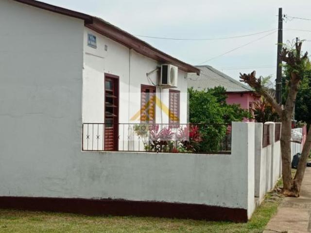 Casa Padrão em área comercial e residencial
