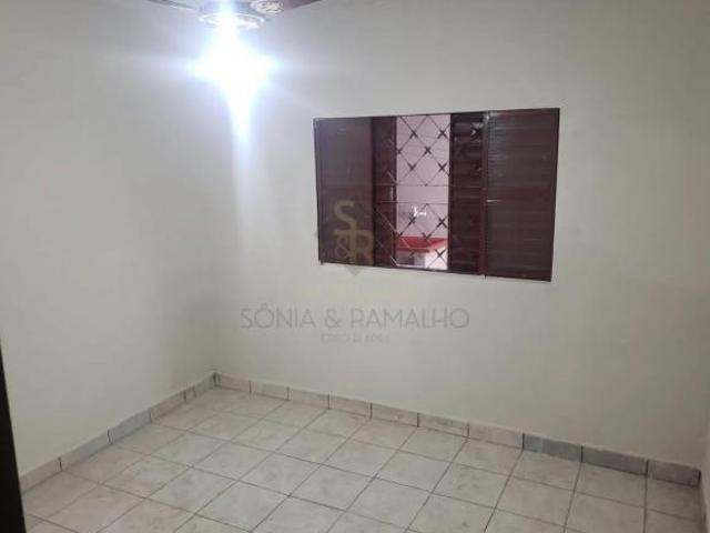 Casa à venda com 97,26m² de área construída, 02 quartos e quintal no bairro Vila Virgínia, em Ribeir