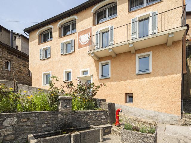 Casa padronale con ampi spazi | Herrschaftssitz mit grossem Raumangebo
