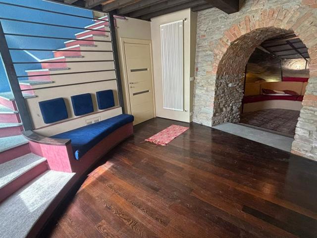 Casa panoramica nel centro storico di Canelli 131m² Canelli