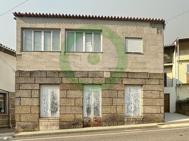 Casa para comércio e habitação em Rebordelo