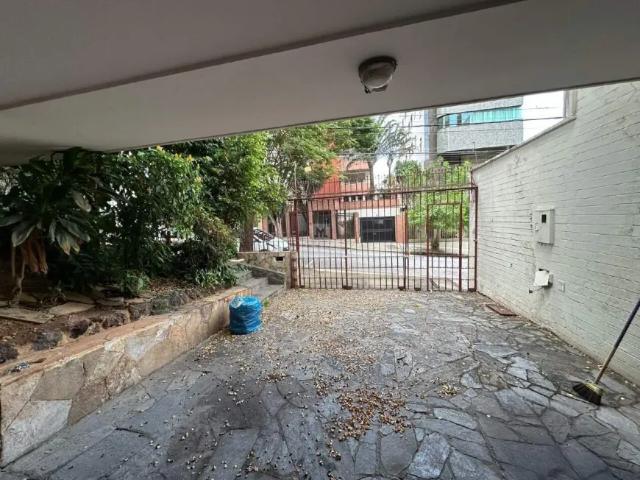 Casa para alugar no Bairro Gutierrez!