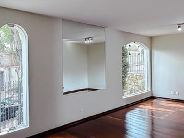 Casa para alugar com 400m², 4 quartos e 4 vagas